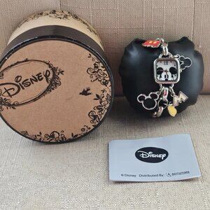Disney Minnie Mouse Wristwatch w/ Charms Silver Tone Analog Ladies Watch W Box